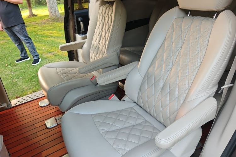 Used Buick GL8 2023 Land Executive Class Smart Enjoyment Model Left Rear Seat