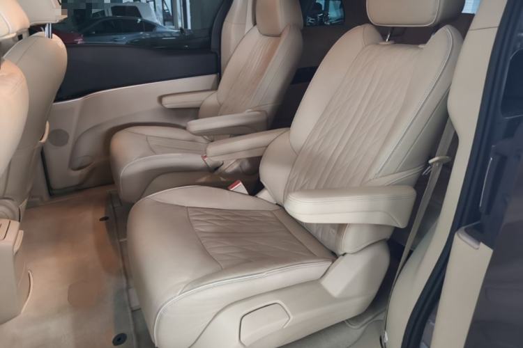 Used Buick GL8 2023 Facelifted Land Cruiser Executive Luxury Version Left Rear Seat