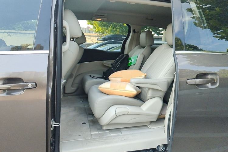 Used Buick GL8 2023 Land Executive Class Comfort Model Left Rear Seat