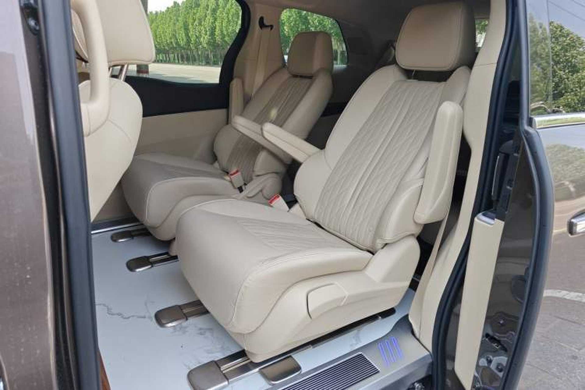 Used Buick GL8 2023 Facelifted Land Cruiser Executive Luxury Version Left Rear Seat