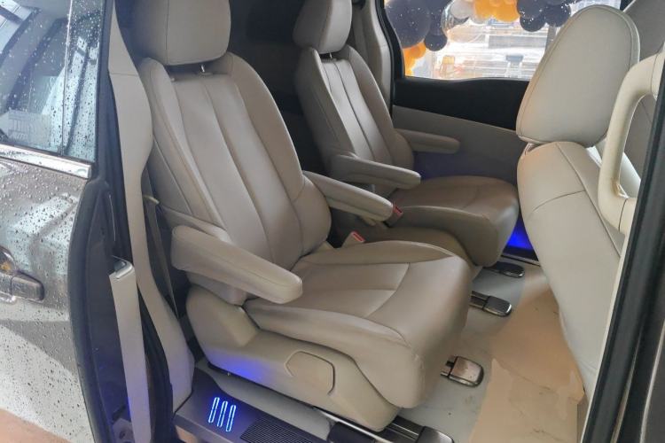 Used Buick GL8 2023 Land Executive Class Comfort Model Left Rear Seat