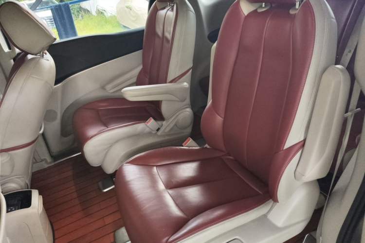 Used Buick GL8 2023 Land Executive Class Smart Enjoyment Model Left Rear Seat