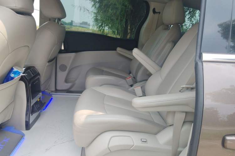 Used Buick GL8 2023 Land Executive Class Smart Enjoyment Model Left Rear Seat