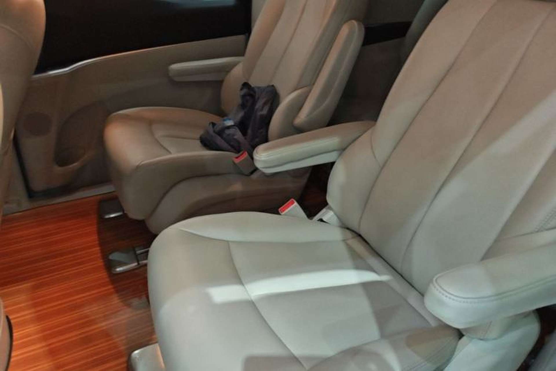 Used Buick GL8 2023 Land Executive Class Comfort Model Left Rear Seat