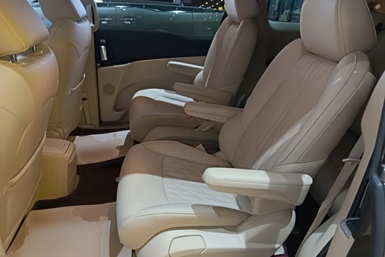 Used Buick GL8 2023 Facelifted Land Cruiser Executive Luxury Version Left Rear Seat