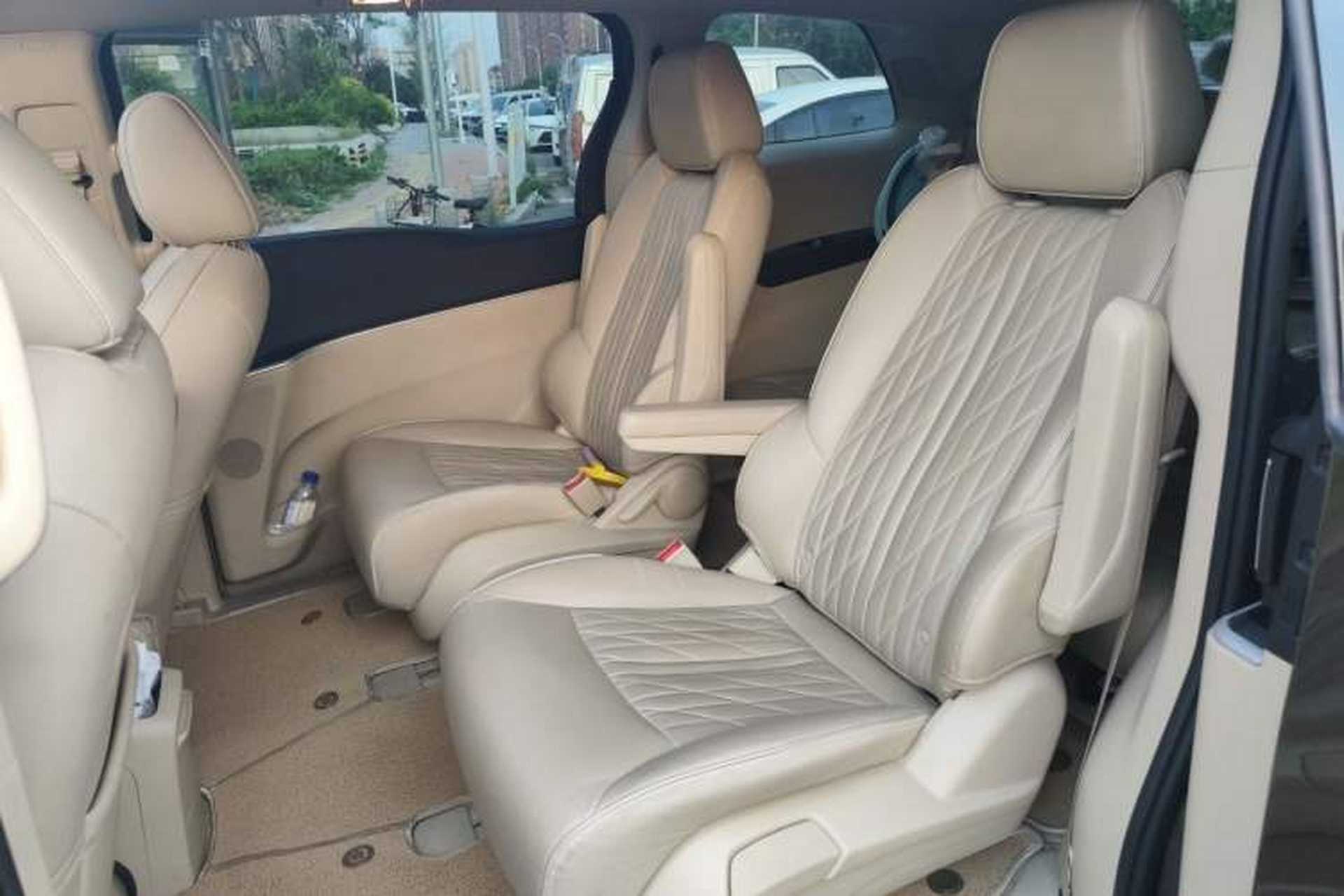 Used Buick GL8 2023 Facelifted Land Cruiser Executive Luxury Version Left Rear Seat