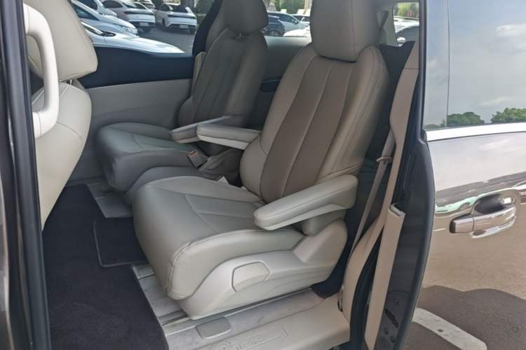 Used Buick GL8 2023 Land Executive Class Comfort Model Left Rear Seat