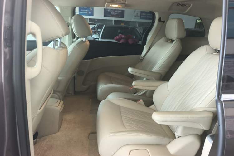 Used Buick GL8 2023 Facelifted Land Cruiser Executive Luxury Version Left Rear Seat