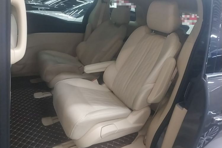 Used Buick GL8 2023 Facelifted Land Cruiser Executive Luxury Version Left Rear Seat