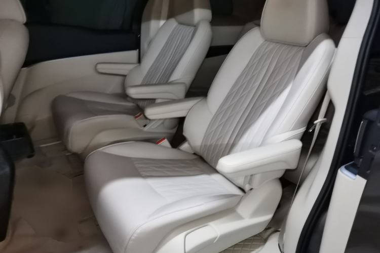 Used Buick GL8 2023 Facelifted Land Cruiser Executive Luxury Version Left Rear Seat