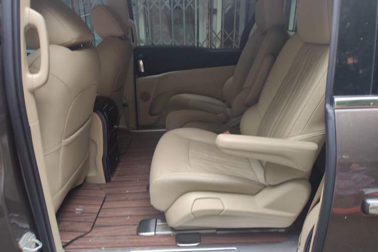 Used Buick GL8 2023 Facelifted Land Cruiser Executive Luxury Version Left Rear Seat