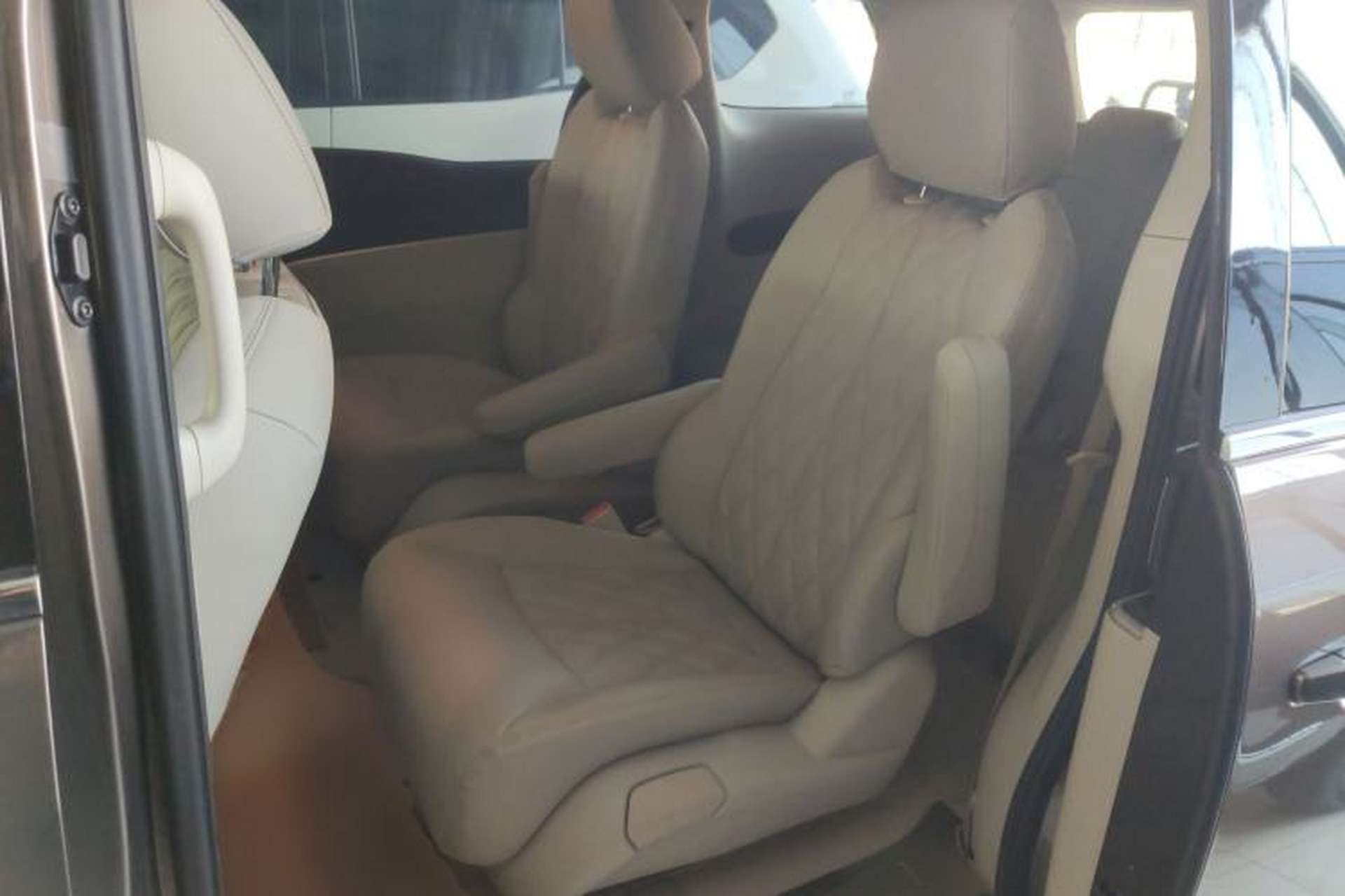 Used Buick GL8 2023 Land Executive Class Comfort Model Left Rear Seat