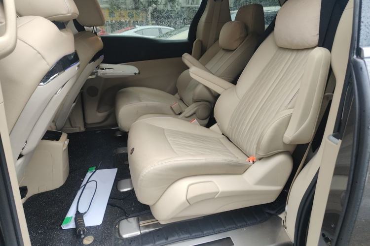 Used Buick GL8 2023 Facelifted Land Cruiser Executive Luxury Version Left Rear Seat