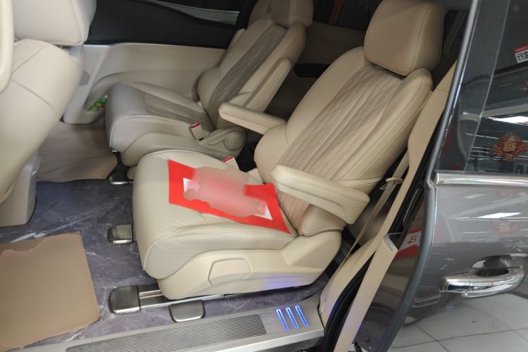 Used Buick GL8 2023 Facelifted Land Cruiser Executive Luxury Version Left Rear Seat