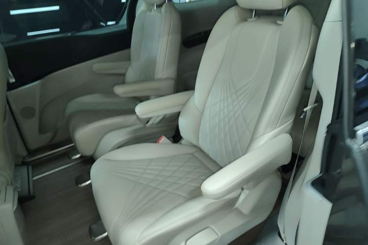 Used Buick GL8 2023 Land Executive Class Smart Enjoyment Model Left Rear Seat
