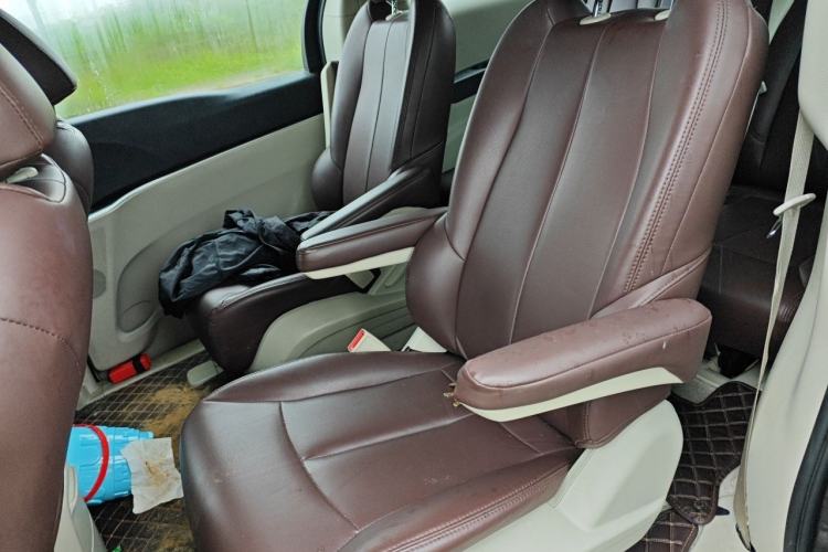 Used Buick GL8 2023 Land Executive Class Comfort Model Left Rear Seat