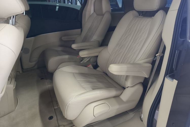 Used Buick GL8 2023 Facelifted Land Cruiser Executive Luxury Version Left Rear Seat