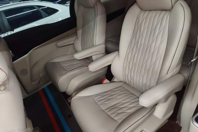 Used Buick GL8 2023 Land Executive Class Comfort Model Left Rear Seat