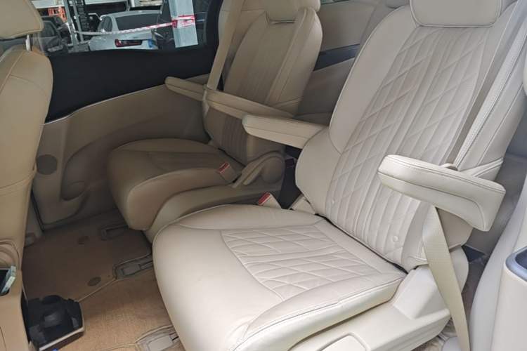 Used Buick GL8 2023 Land Executive Class 652T Luxury Model Left Rear Seat