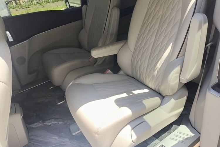 Used Buick GL8 2023 Land Executive Class Smart Enjoyment Model Left Rear Seat
