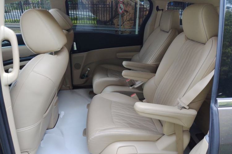 Used Buick GL8 2023 Facelifted Land Cruiser Executive Luxury Version Left Rear Seat