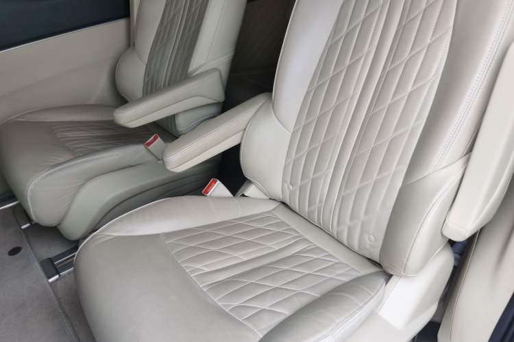 Used Buick GL8 2023 Land Executive Class 652T Luxury Model Left Rear Seat
