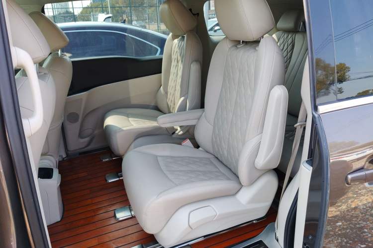 Used Buick GL8 2023 Land Executive Class Comfort Model Left Rear Seat