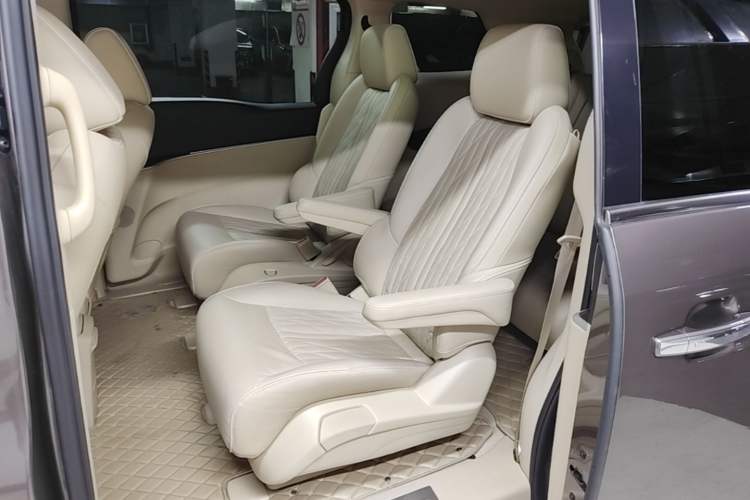 Used Buick GL8 2023 Land Executive Class Deluxe Model Left Rear Seat