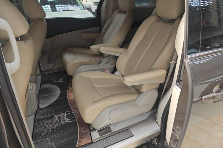 Used Buick GL8 2023 Land Executive Class Comfort Model Left Rear Seat