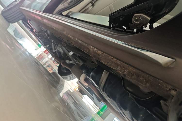 Used Buick GL8 2023 Land Executive Class Comfort Model Left Side Sill