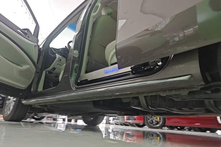 Used Buick GL8 2023 Land Executive Class Smart Enjoyment Model Left Side Sill