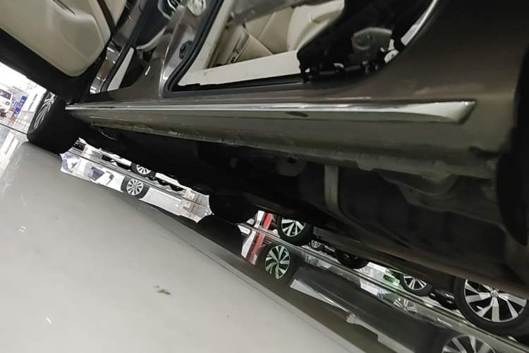Used Buick GL8 2023 Land Executive Class Smart Enjoyment Model Left Side Sill