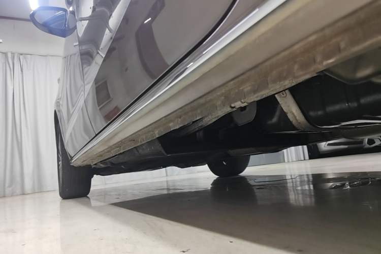 Used Buick GL8 2023 Land Executive Class Comfort Model Left Side Sill