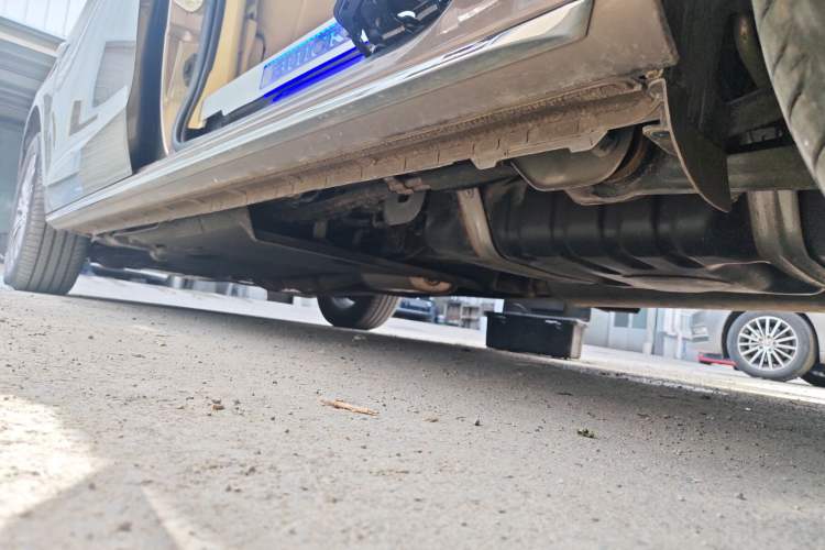 Used Buick GL8 2023 Land Executive Class 652T Luxury Model Left Side Sill