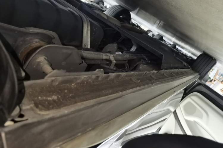 Used Buick GL8 2023 Land Executive Class Deluxe Model Left Side Sill