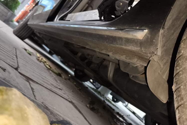 Used Buick GL8 2023 Land Executive Class Comfort Model Left Side Sill