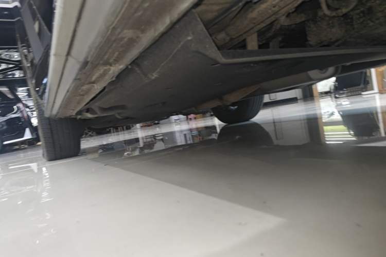 Used Buick GL8 2023 Land Executive Class Comfort Model Left Side Sill
