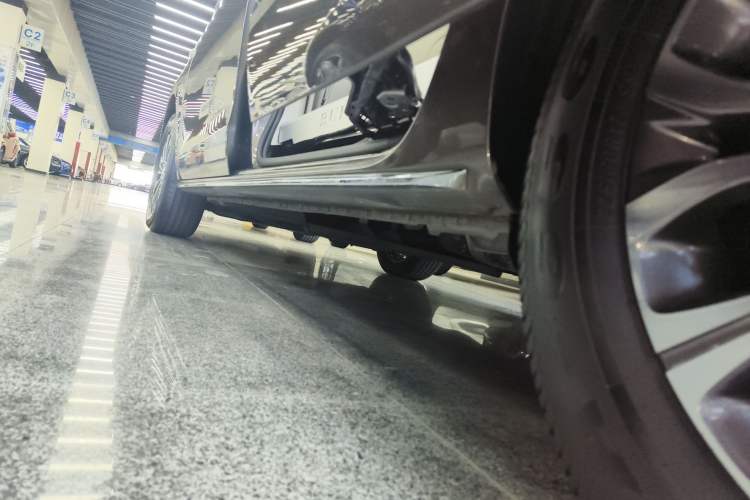 Used Buick GL8 2023 Land Executive Class Comfort Model Left Side Sill