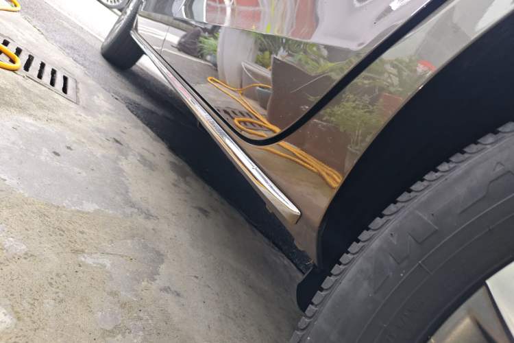 Used Buick GL8 2023 Facelifted Land Cruiser Executive Luxury Version Left Side Sill