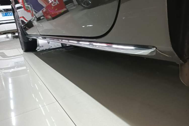 Used Buick GL8 2023 Facelifted Land Cruiser Executive Luxury Version Left Side Sill