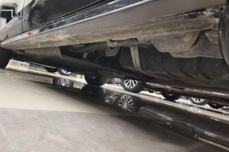 Used Buick GL8 2023 Facelifted Land Cruiser Executive Luxury Version Left Side Sill