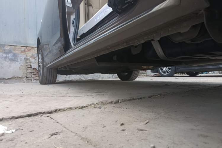 Used Buick GL8 2023 Facelifted Land Cruiser Executive Luxury Version Left Side Sill