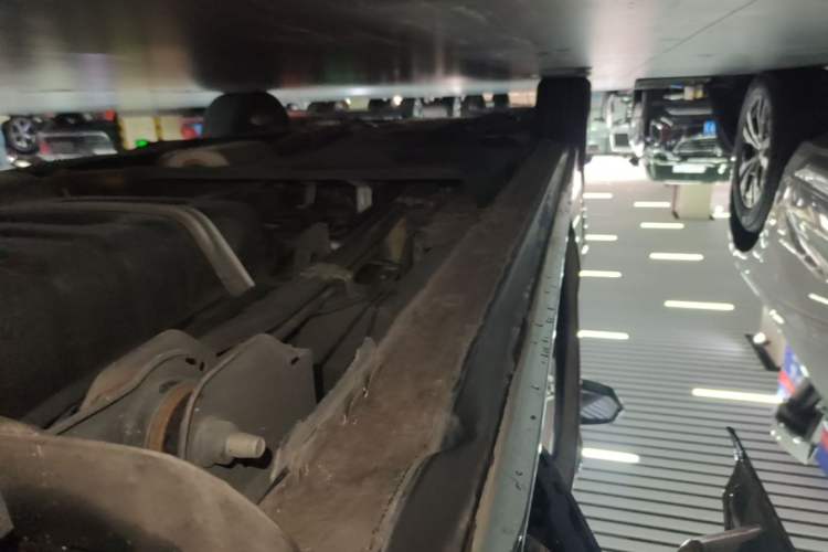 Used Buick GL8 2023 Land Executive Class Deluxe Model Left Side Sill