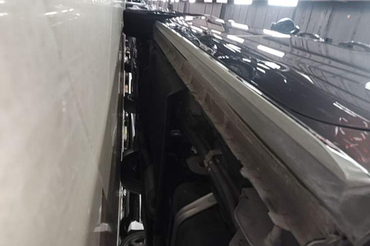 Used Buick GL8 2023 Land Executive Class Deluxe Model Left Side Sill