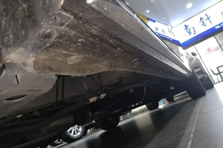 Used Buick GL8 2023 Facelifted Land Cruiser Executive Luxury Version Left Side Sill