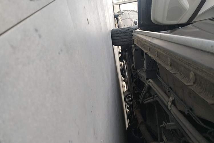 Used Buick GL8 2023 Land Executive Class Comfort Model Left Side Sill