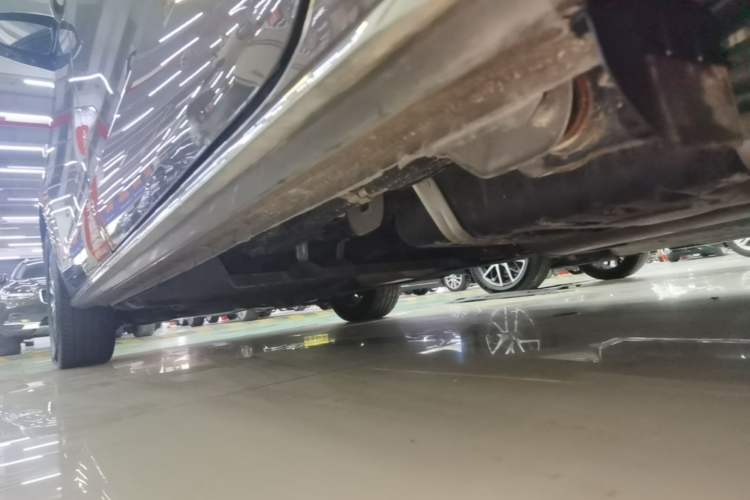 Used Buick GL8 2023 Land Executive Class Deluxe Model Left Side Sill
