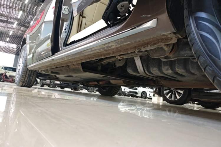 Used Buick GL8 2023 Facelifted Land Cruiser Executive Luxury Version Left Side Sill
