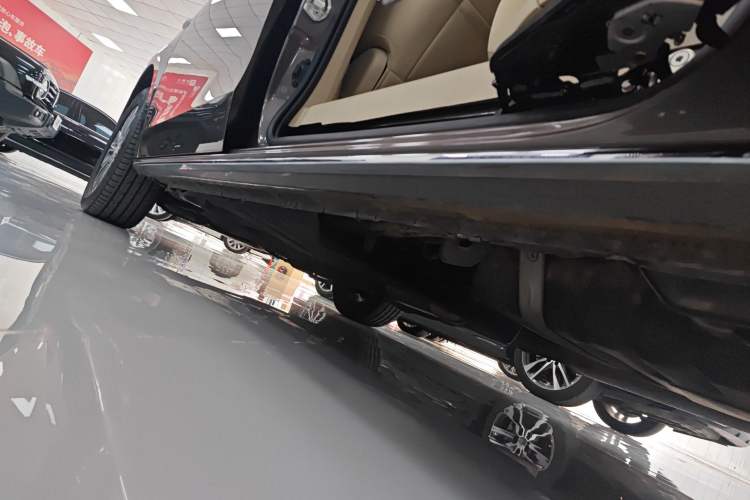 Used Buick GL8 2023 Facelifted Land Cruiser Executive Luxury Version Left Side Sill