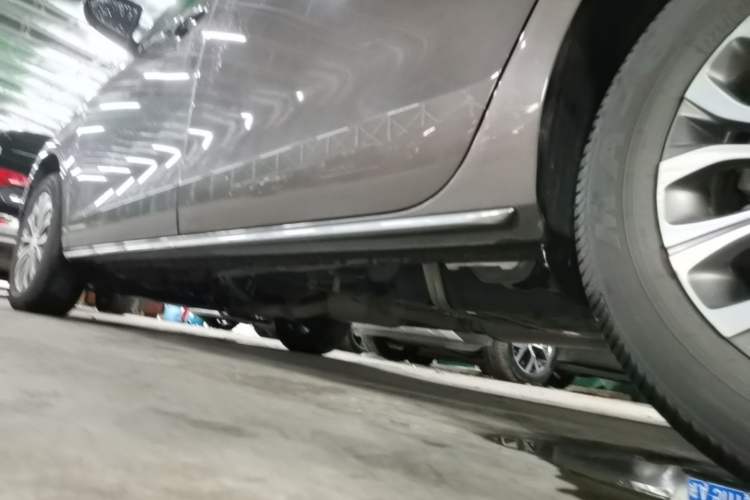 Used Buick GL8 2023 Land Executive Class Comfort Model Left Side Sill